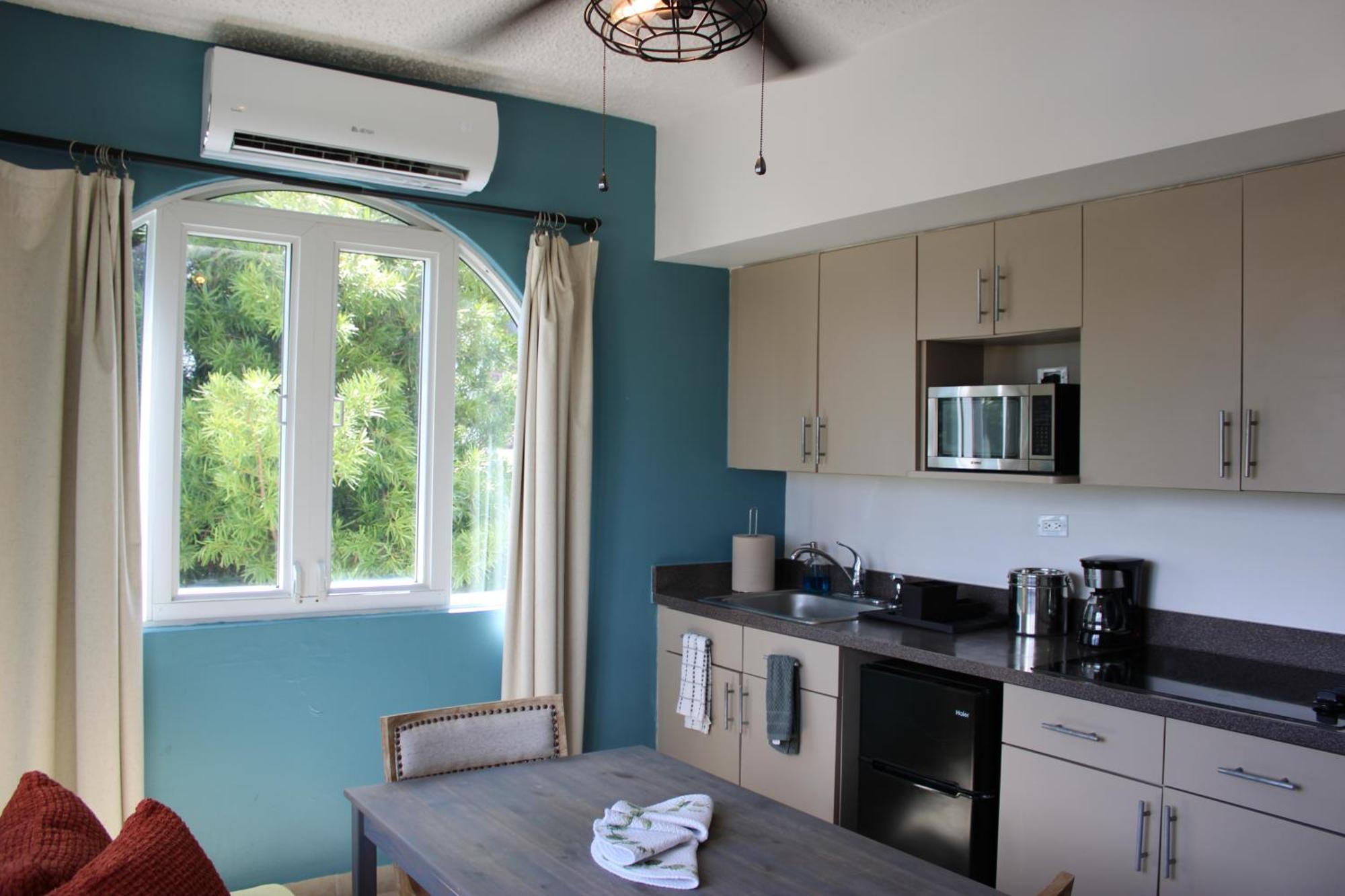 Numero Uno Beach Apartments ซานฮวน ภายนอก รูปภาพ